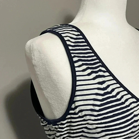 Guess Los Angeles Sleeveless V-Neck Bodycon Diamond Pattern Dress - Picture 5 of 15